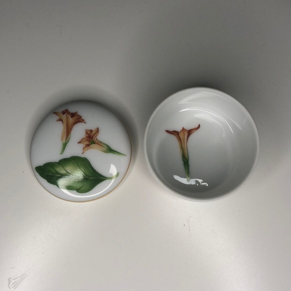 ‼️SALE‼️ NWOT Tiffany and Co. glass jewelry holder - Picture 5 of 7